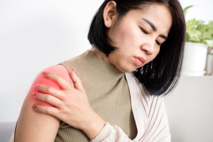ترکیب فیزیوتراپی و تکنیک‌های درمانی دیگر در درمان یخ زدگی شانه